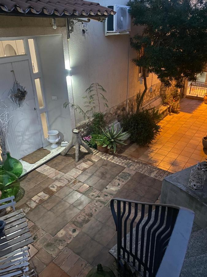 Il Giardino D'Ulisse Bed & Breakfast Reggio Calabria Exterior photo